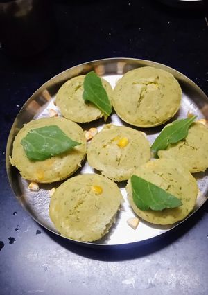 पालक मक्का चावल दाल की इडली रेसिपी मुख्य फोटो