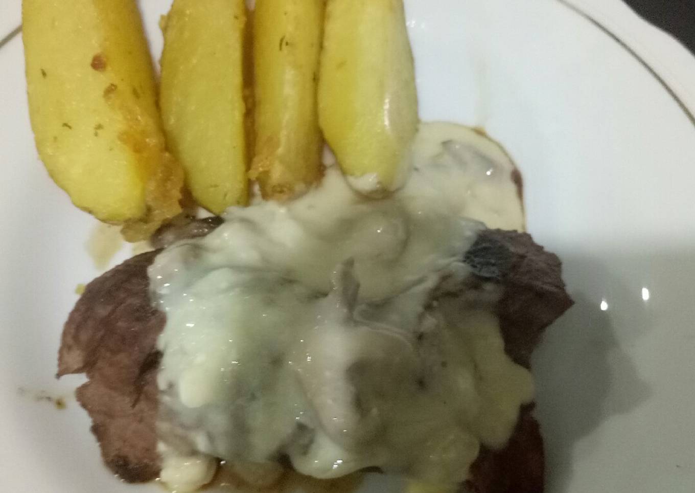Tenderloin Steak dengan saus mashroom