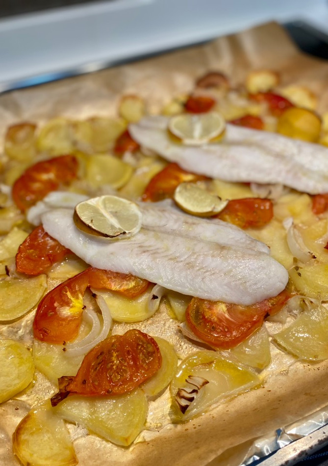 Una foto de Panga al horno con verduritas
