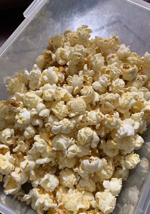 （鹹）爆米花🍿️享受睡不著而寧靜的家就能成為你的電影包廂 的食譜成品照片
