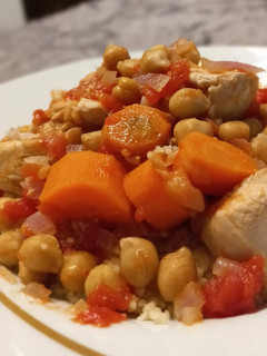 Une photo de Mijoté de poulet aux pois chiches à l'oriental