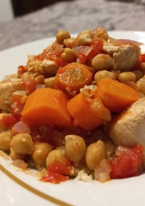 Une photo de Mijoté de poulet aux pois chiches à l'oriental