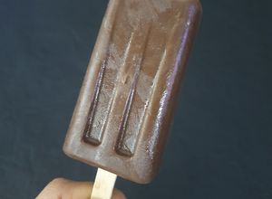 Una foto de Palito helado de chocolate Aguila