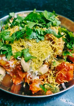 લસણિયા બટાકા (Lasaniya Bataka Recipe In Gujarati) રેસીપી મુખ્ય ફોટો