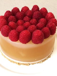 Una foto de Tarta de leche de arroz con frambuesas