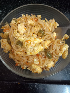 எக் நூடுல்ஸ் (Egg noodles recipe in tamil) செய்முறை முக்கிய புகைப்படம்