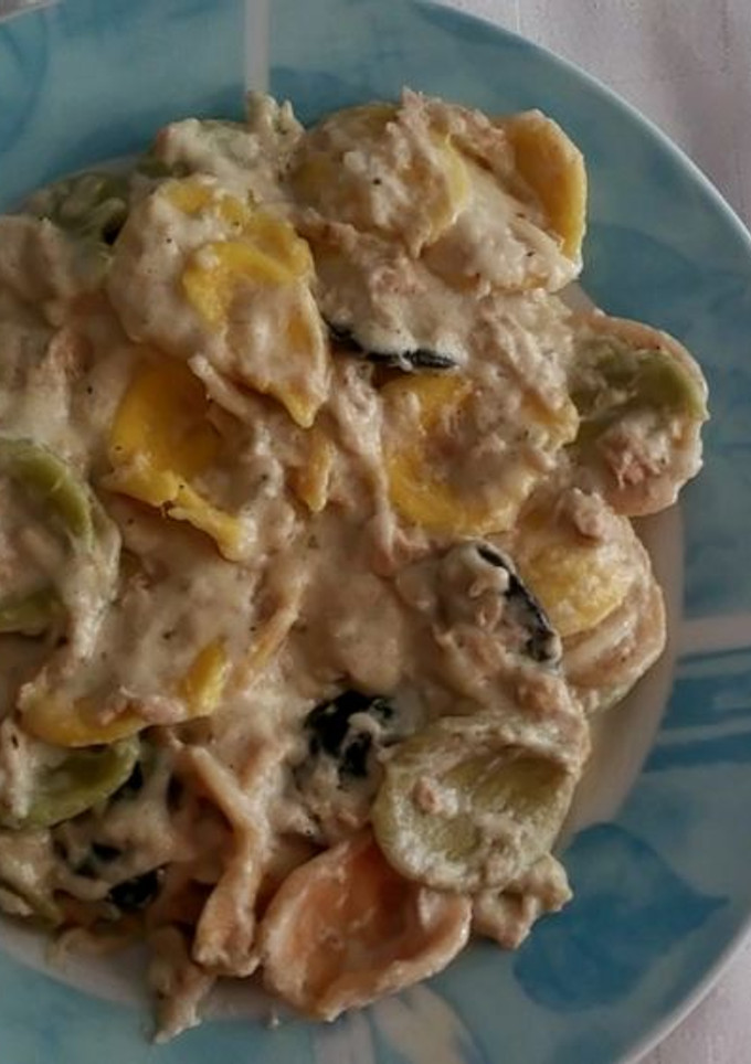Una foto de Pasta arcobaleno con atún