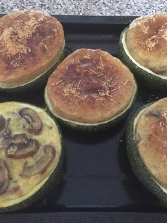 Una foto de Zapallitos redondos rellenos, con versión vegetariana
