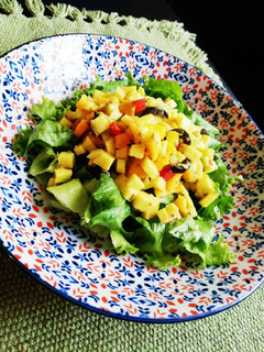 Una foto de Ensalada de mango con mostaza-miel