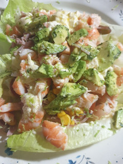 Una foto de Ensalada de langostinos y mucho más