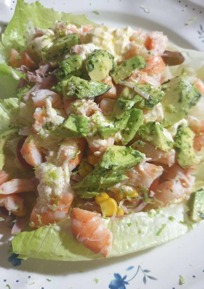 Una foto de Ensalada de langostinos y mucho más