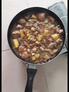 Hình của món Gà kho khóm.
