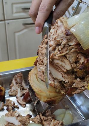 รูปของ ไก่ย่างแบบตุรกีกับซอสกระเทียม Chicken Doner with garlic sauce