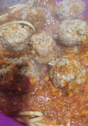 Una foto de Albóndigas con Salsa 🍲