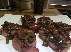 Una foto de Filet Mignon con champiñones