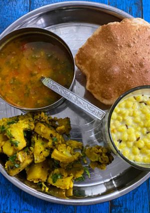 छोले पूरी (chole poori recipe in Hindi) रेसिपी मुख्य फोटो