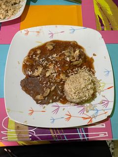Una foto de Ternera en salsa con arroz integral