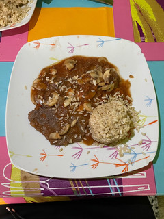 Una foto de Ternera en salsa con arroz integral
