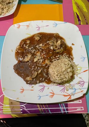 Una foto de Ternera en salsa con arroz integral