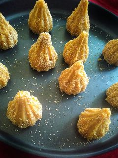 चुरमा मोदक (churma modak recipe in marathi) रेसिपी चे मुख्य फोटो