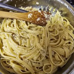 A picture of Lemon 🍋 Garlic Wine pasta.