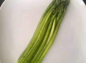 Une photo de Cuire à l'anglaise : les asperges vertes