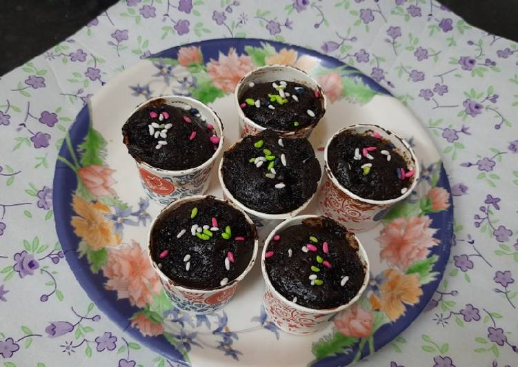 Chocolate cup cakes with harshley Syrup and choco chips