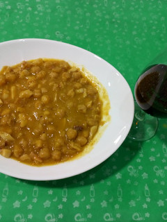 Una foto de Potaje de garbanzos y pulpo
