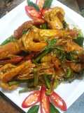 กุ้งแม่หวัดผัดเครื่องแกง