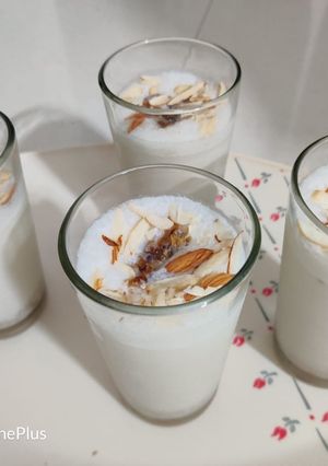 ગુલકંદ મિલ્ક શેક (Gulkand milkshake Recipe in Gujarati) રેસીપી મુખ્ય ફોટો