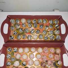 A picture of Bola Coklat Mungil.