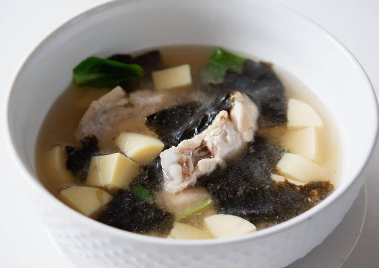 Cara Gampang Menyiapkan Miso tofu soup, Lezat