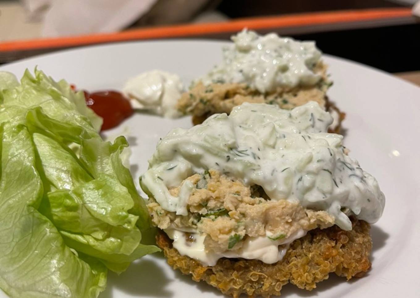 🍔 HAMBURGUESAS DE QUINOA 🥬 (acompaña con salsa tzatziki and hummus) receta arriba👆🏼