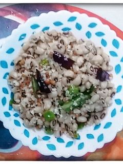 வெள்ளை காராமணி சுண்டல் (Vellai kaaramani sundal recipe in tamil) செய்முறை முக்கிய புகைப்படம்