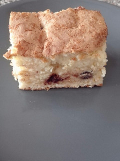 Una foto de Bizcocho de chocolate blanco y conguitos