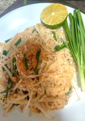 รูปของ ผัดไทกุ้งเสียบ