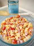 Ensaladilla de patata con pavo y salsa cocktail