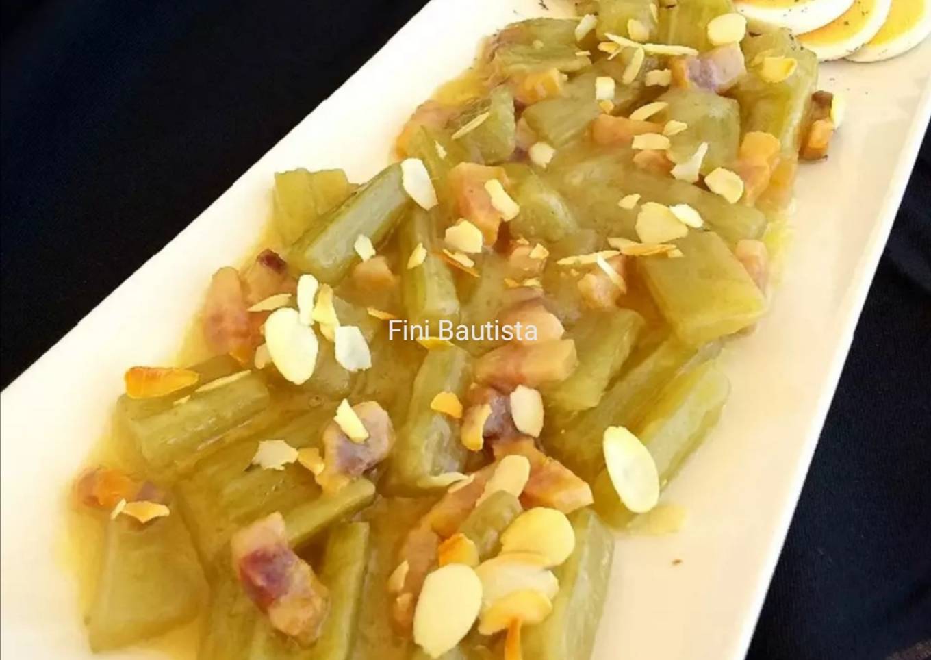 Cardo con panceta y almendras laminadas