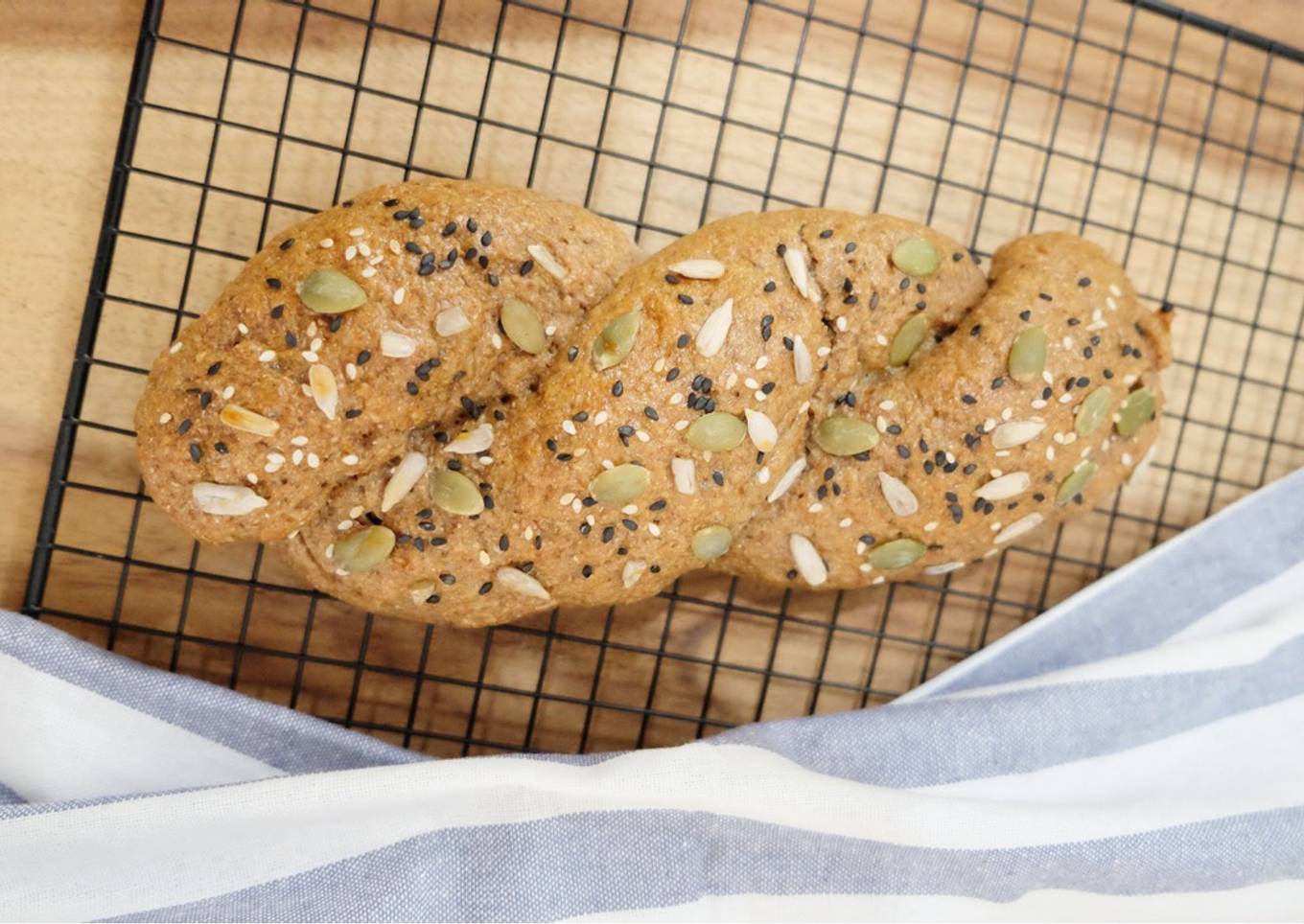 Roti Gandum Cranberry Walnut Raisin - Whole Wheat Bread | Tang Zhong | Water Roux