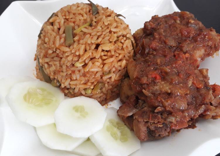 Recipe of Super Quick Homemade Jollof rice with fried chicken and cucumber