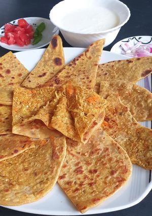 A picture of Gajar mooli parantha.