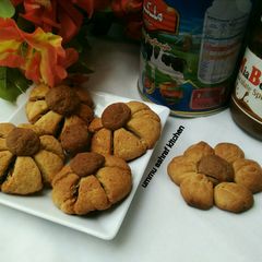 A picture of Chocolate flower cookies.