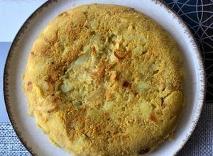 Una foto de Tortilla de Patatas Vegana con Aquafaba