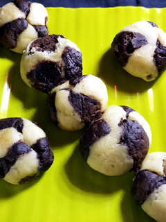 A picture of Marble cookies.