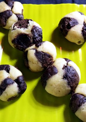 A picture of Marble cookies.