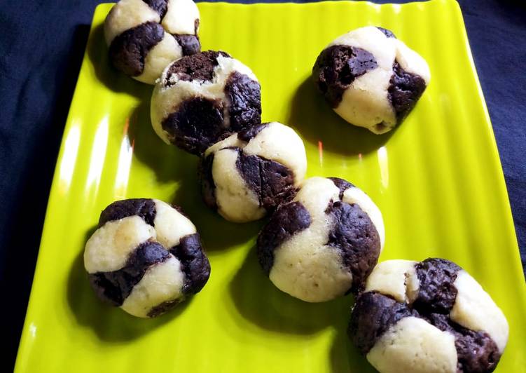Steps to Make Quick Marble cookies