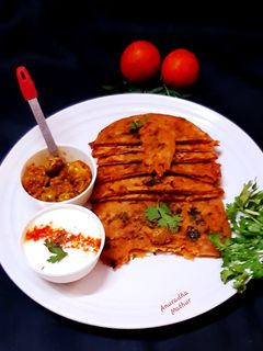 मसाला टमाटर पराठा (Masala Tamatar Paratha recipe in Hindi) रेसिपी मुख्य फोटो