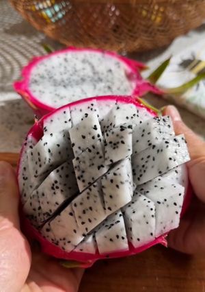 A picture of How To Cut Dragon Fruit.