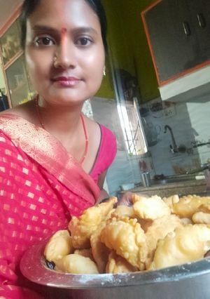 मावा गुजिया (mawa gujiya recipe in Hindi) रेसिपी मुख्य फोटो