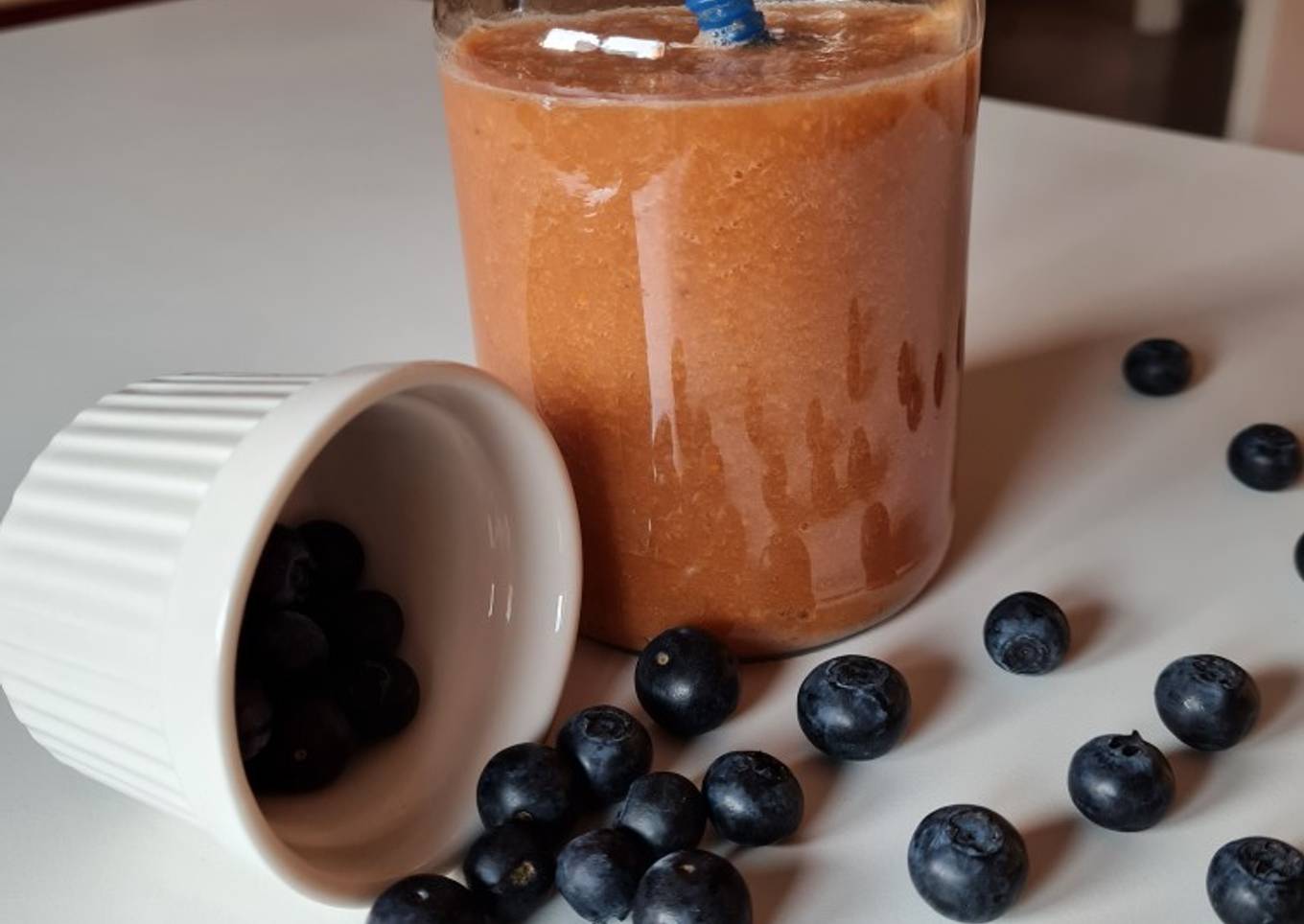 Licuado de zanahoria y frutas de estaci贸n 馃